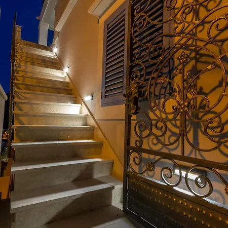Capitis In The Center Hvar Town