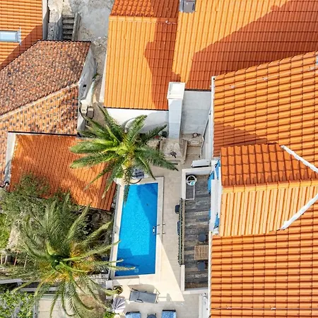 Capitis In The Center Hvar Town