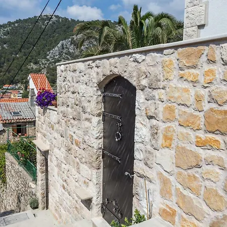 Capitis In The Center Apartment Hvar Town