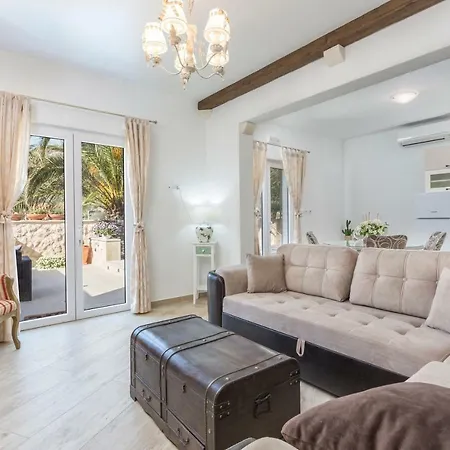 Apartment Capitis In The Center Hvar Town