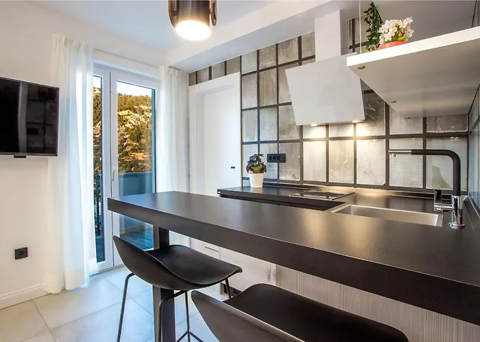Apartament Capitis In The Centre - Private Pool & Balcony With Spectacular View-no Pool