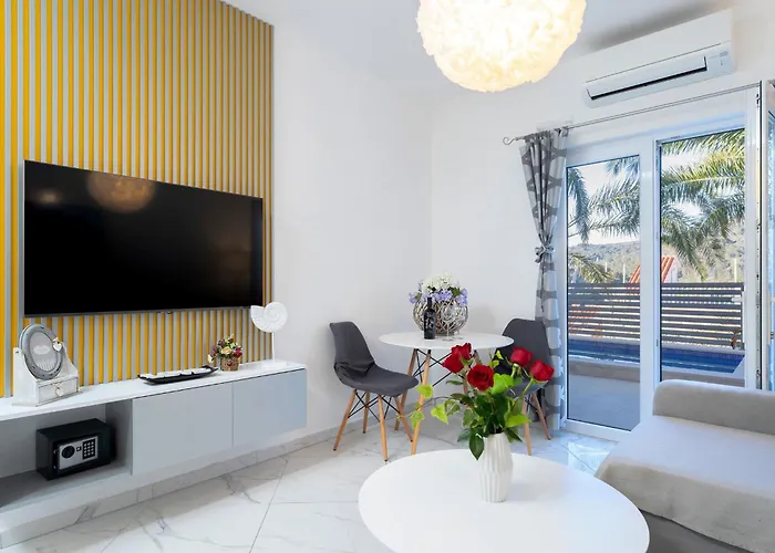 Apartament Capitis In The Centre - Private Pool & Balcony With Spectacular View-no Pool