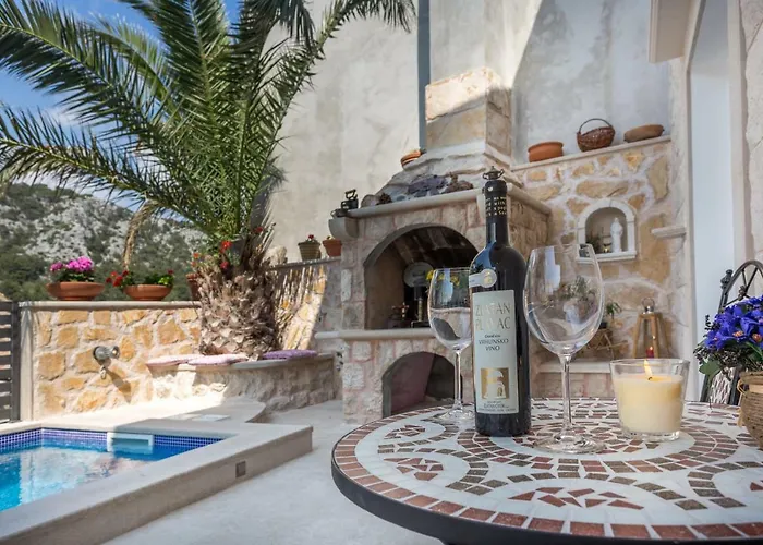 Apartament Capitis In The Centre - Private Pool & Balcony With Spectacular View-no Pool