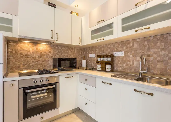 Apartament Capitis In The Centre - Private Pool & Balcony With Spectacular View-no Pool *