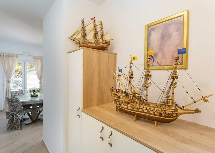 Apartament Capitis In The Centre - Private Pool & Balcony With Spectacular View-no Pool