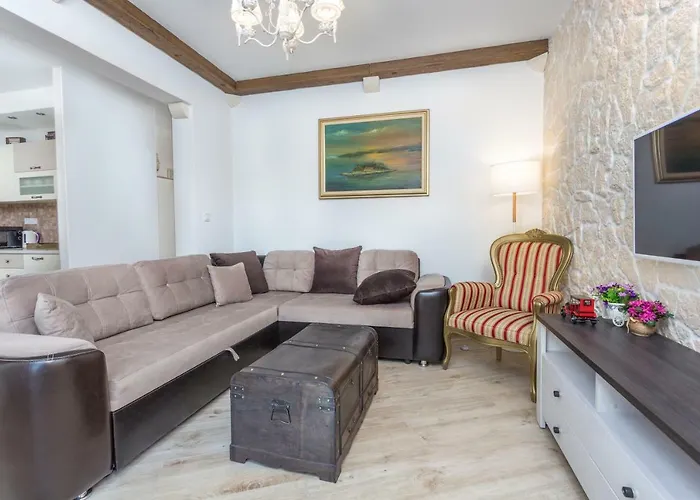 Apartament Capitis In The Centre - Private Pool & Balcony With Spectacular View-no Pool