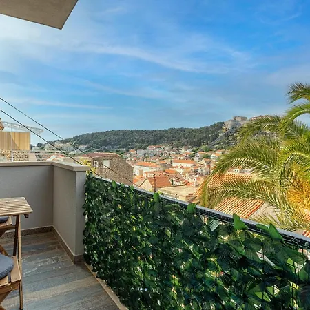 Capitis In The Center Hvar Town