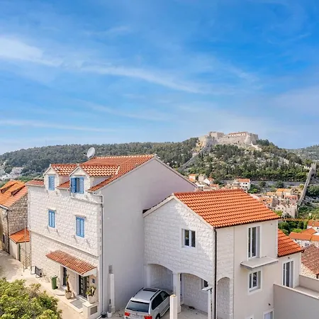 Capitis In The Center